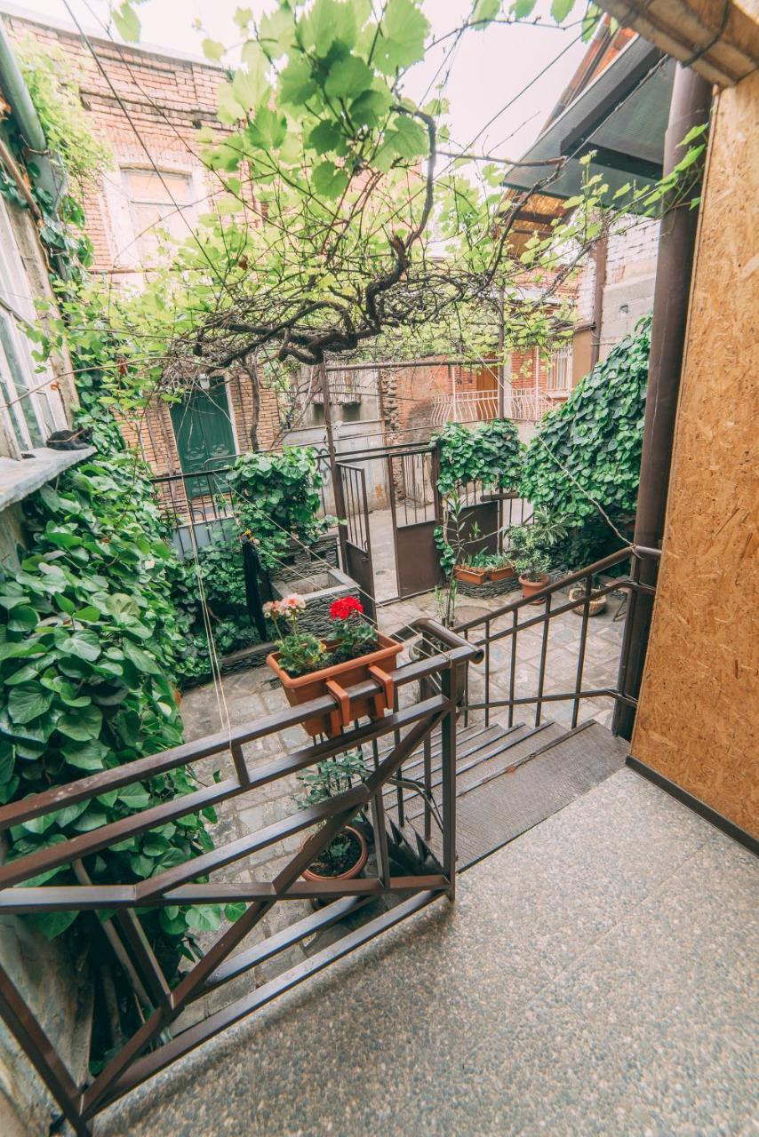Walk Everywhere! Tbilisi Exterior photo